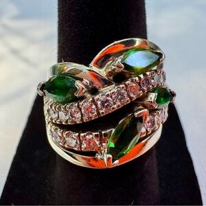 Elegant Emerald & Diamond Gemstone Ring